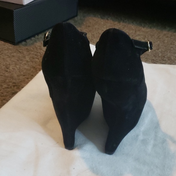 Heels - Picture 2 of 4